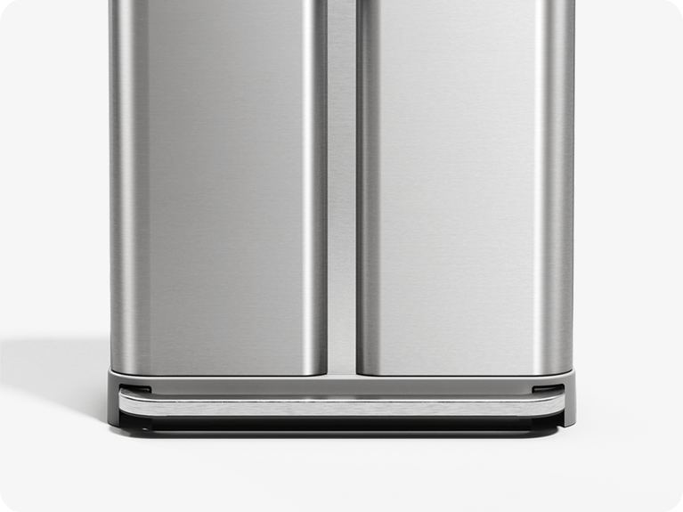 Simplehuman's Step Recycler zoomed in. 
